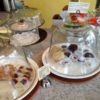 12/17/2012 tarihinde Michael H.ziyaretçi tarafından Breakaway Bakery'de çekilen fotoğraf