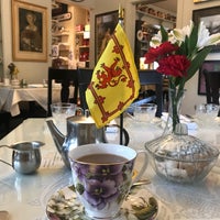 Das Foto wurde bei English Tea Room von Nicole S. am 8/20/2018 aufgenommen