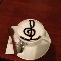 Das Foto wurde bei Douwe Egberts Coffee &amp;amp; Restaurant von 👸Asiye👸 K. am 3/20/2013 aufgenommen