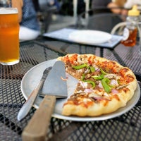7/26/2018 tarihinde Joe N.ziyaretçi tarafından Dudleys Pizza &amp;amp; Tavern'de çekilen fotoğraf