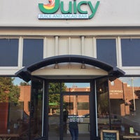 Photo taken at So Juicy- Juice &amp;amp; Salad Bar by Tantek Ç. on 7/20/2019
