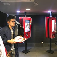 10/6/2018 tarihinde Francesco C.ziyaretçi tarafından KFC'de çekilen fotoğraf