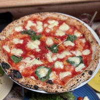 5/10/2024 tarihinde Paula W.ziyaretçi tarafından Tony’s Pizza Napoletana'de çekilen fotoğraf