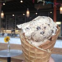 Photo taken at Jeni&amp;#39;s Splendid Ice Creams by colleen on 5/16/2013