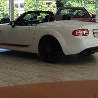 รูปภาพถ่ายที่ Safford Brown Mazda Fairfax โดย Aaron H. เมื่อ 6/14/2013