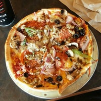 Foto scattata a Pie Five Pizza da Trim K. il 8/3/2017