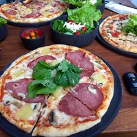Das Foto wurde bei Pomidori Pizzeria von Gökhan M. am 9/17/2016 aufgenommen