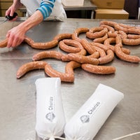 3/14/2018 tarihinde Krizman&amp;#39;s Sausageziyaretçi tarafından Krizman&amp;#39;s Sausage'de çekilen fotoğraf