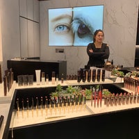 Photo taken at Hourglass Cosmetics SoHo by Anne-Marie K. on 12/10/2018