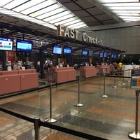 Photo taken at Singapore Airlines(SQ) Check-In Counter by Taku 目. on 5/22/2016
