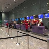 Photo taken at Cathay Pacific Airways (CX) Check-In Counter by Taku 目. on 7/29/2016