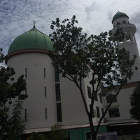 Photo taken at Alkaff Kampong Melayu Mosque by Taku 目. on 1/30/2016