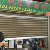 Photo taken at Toa Payoh Rojak by Taku 目. on 6/4/2016