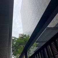 Photo taken at 四条烏丸喫煙所 長刀鉾緑地 by 藩主 on 8/29/2019