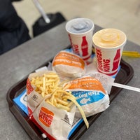 รูปภาพถ่ายที่ Burger King โดย Hadis Nobakht เมื่อ 3/6/2024