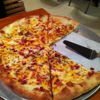Das Foto wurde bei Graziano&amp;#39;s Pizza &amp;amp; Sports von Drew G. am 2/9/2013 aufgenommen