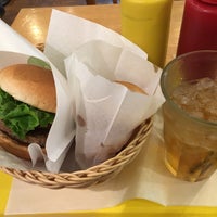 Photo taken at Freshness Burger by ほえ み. on 9/4/2018
