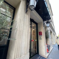 Foto diambil di Hôtel Le Mathurin oleh Elena A. pada 10/19/2022