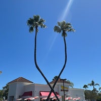 Photo taken at In-N-Out Burger by Ahlam on 7/15/2022