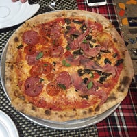 Photo prise au Buonissimo Trattoria-Pizzeria Italiana par Richie S. le12/28/2015