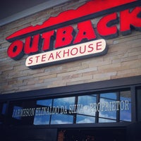Foto tirada no(a) Outback Steakhouse por Priscila M. em 11/4/2012