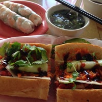 9/2/2014 tarihinde Siuwai M.ziyaretçi tarafından Banh Mi Café'de çekilen fotoğraf