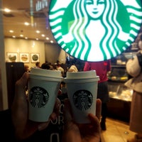 Photo taken at Starbucks by 夢華 on 1/1/2023