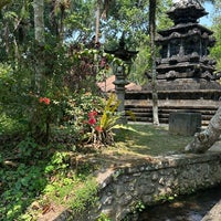 Photo taken at Tirta Empul Temple by Fatima ا. on 10/22/2023