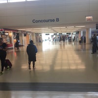 Foto diambil di Chicago Midway International Airport (MDW) oleh john B. pada 10/5/2016