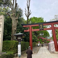 Photo taken at Nezu-jinja Tsutsujien Garden by T T. on 4/17/2024