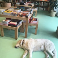 Photo taken at Commonplace Books by Caitlin C. on 3/31/2018
