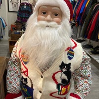 12/17/2022 tarihinde Caitlin C.ziyaretçi tarafından Cure Thrift Shop'de çekilen fotoğraf