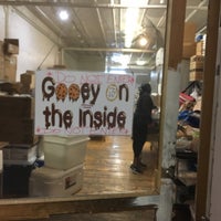 4/10/2018 tarihinde Caitlin C.ziyaretçi tarafından Gooey On The Inside'de çekilen fotoğraf