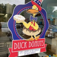 รูปภาพถ่ายที่ Duck Donuts โดย Caitlin C. เมื่อ 10/8/2021