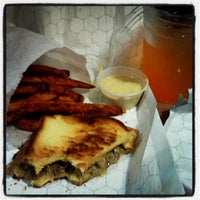 Foto scattata a MLT Cheese Steaks and Grilled Cheese. da Justin B. il 10/21/2012