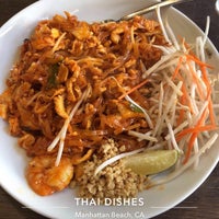 Снимок сделан в Thai Dishes пользователем Rosa M. 8/28/2019