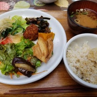 Photo taken at Organic Restaurant HIROBA by Kensuke Y. on 9/26/2019