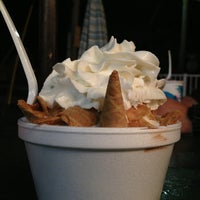 รูปภาพถ่ายที่ Gator&amp;#39;s Frozen Custard โดย Erin W. เมื่อ 8/17/2013