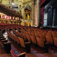 Foto diambil di The Chicago Theatre oleh Brandon N. pada 9/20/2023