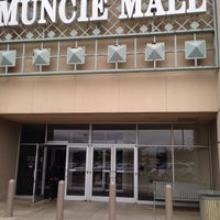 รูปภาพถ่ายที่ Muncie Mall โดย Kinsey S. เมื่อ 9/26/2015