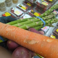 Photo taken at United Brothers Fruit Markets by Gab2y on 3/28/2024