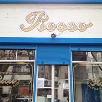 Photo taken at Rocco Pasteleria by María H. on 7/26/2013