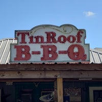 Das Foto wurde bei Tin Roof BBQ von Willie F. am 9/26/2019 aufgenommen