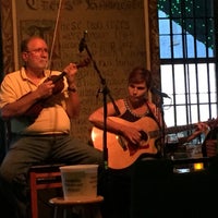 Foto tirada no(a) Green Oaks Tavern por Willie F. em 7/26/2018