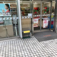 Photo taken at 7-Eleven by 旦那 on 10/17/2016