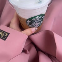 Das Foto wurde bei Starbucks von طَرفه ♎️🐆 am 4/29/2024 aufgenommen