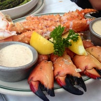 รูปภาพถ่ายที่ Joe&amp;#39;s Stone Crab โดย John R. เมื่อ 4/30/2013