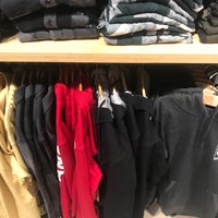 vans store valley river center