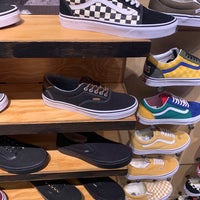 vans store valley river center