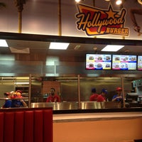 Foto tirada no(a) Hollywood Burger هوليوود برجر por Amna A. A. em 3/1/2013